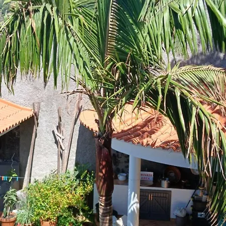 Guest house Artist House With View And Shared Kitchen Arco da Calheta (Madeira)