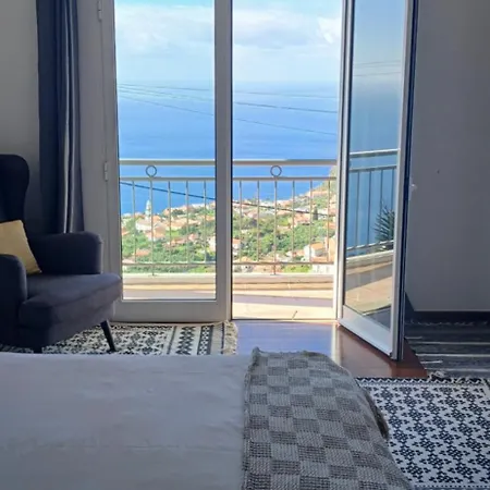 Artist House With View And Shared Kitchen Maison d'hôtes Arco da Calheta (Madeira)