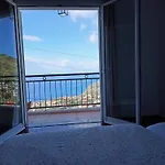 Artist House With View And Shared Kitchen