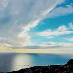 Artist House With View And Shared Kitchen * Arco da Calheta