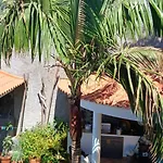 Πανσιόν Artist House With View And Shared Kitchen Arco da Calheta (Madeira)