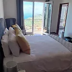 Artist House With View And Shared Kitchen * Arco da Calheta (Madeira)