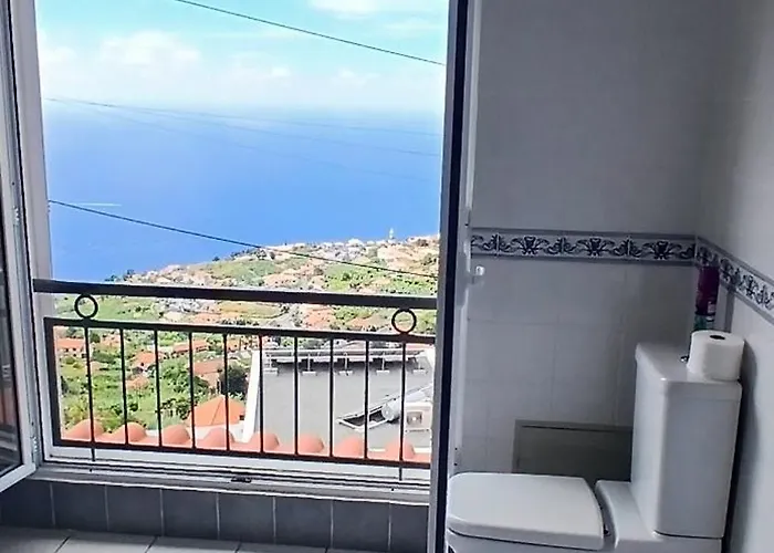 Maison d'hôtes Artist House With View And Shared Kitchen